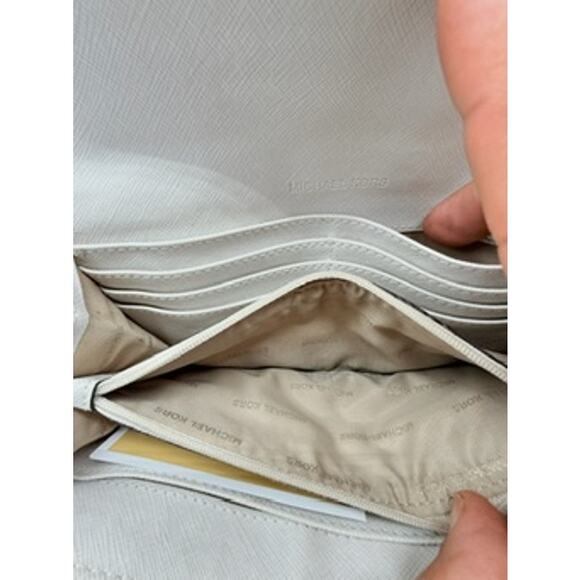 RETAIL $158 Michael Kors Fulton Vanilla MK Signature LG Gusset Carryall Wallet - Picture 12 of 16